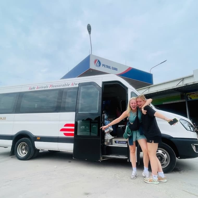 EcoSapa Limousine 9-Seat DCar Luxury Van